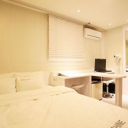 Shine Hotel Seoul Bagian luar foto