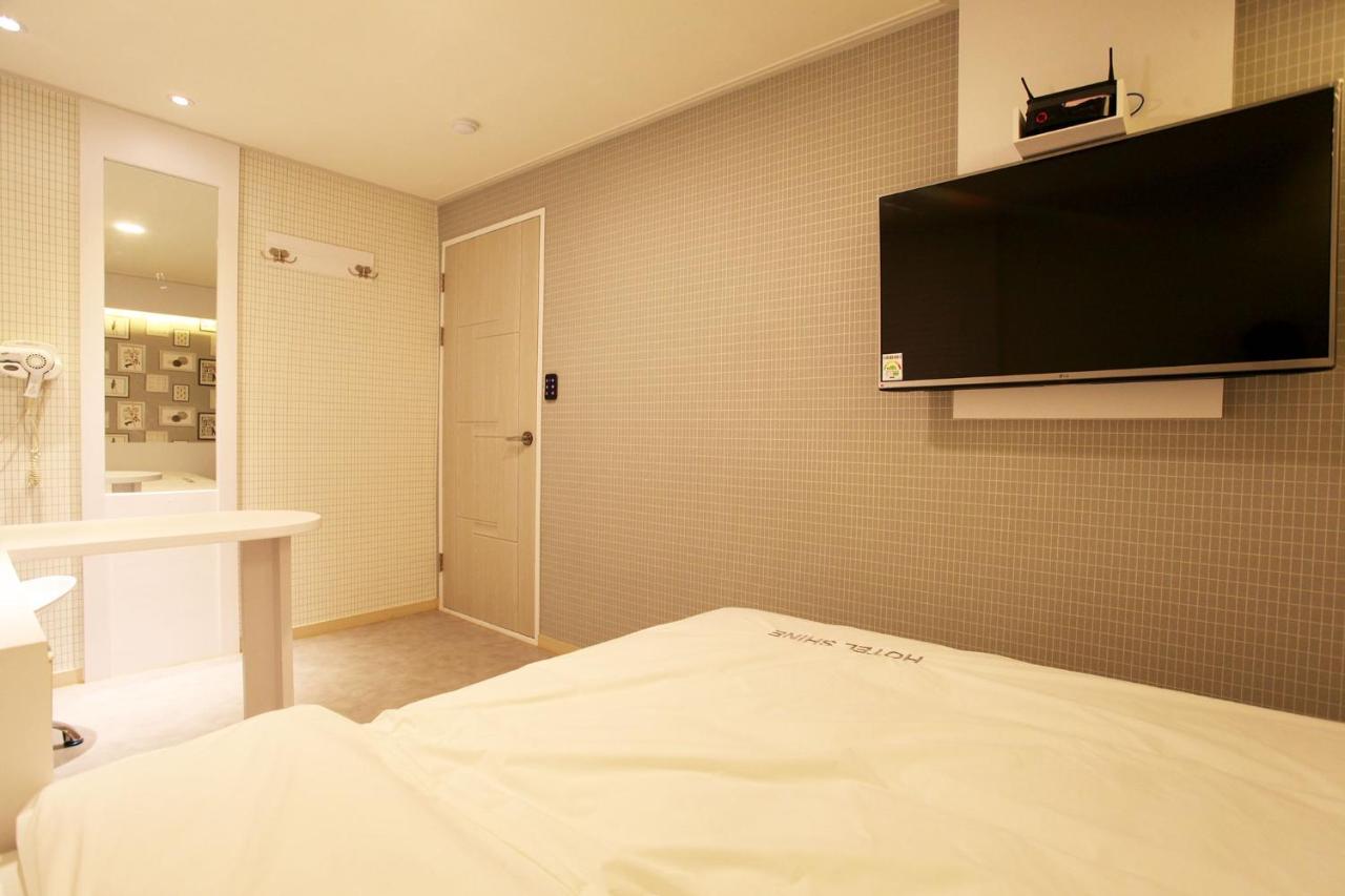 Shine Hotel Seoul Bagian luar foto