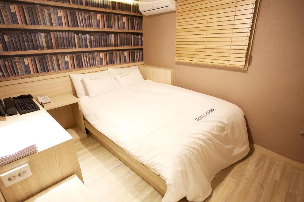 Shine Hotel Seoul Bagian luar foto