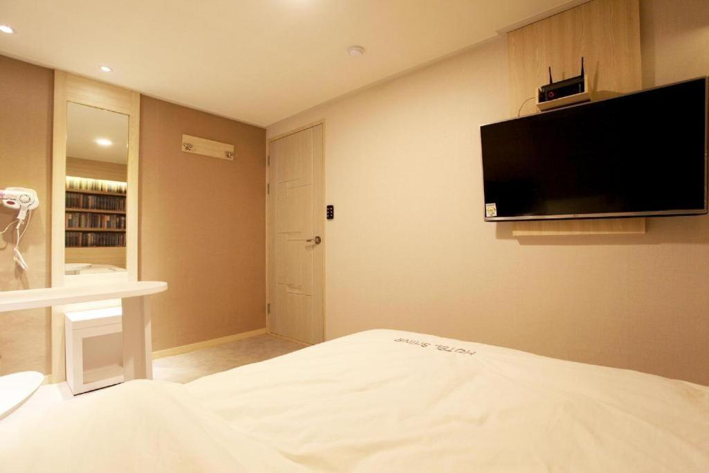 Shine Hotel Seoul Bagian luar foto