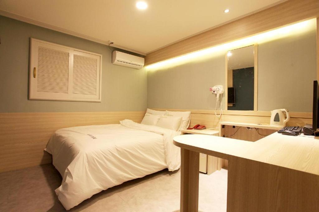 Shine Hotel Seoul Bagian luar foto