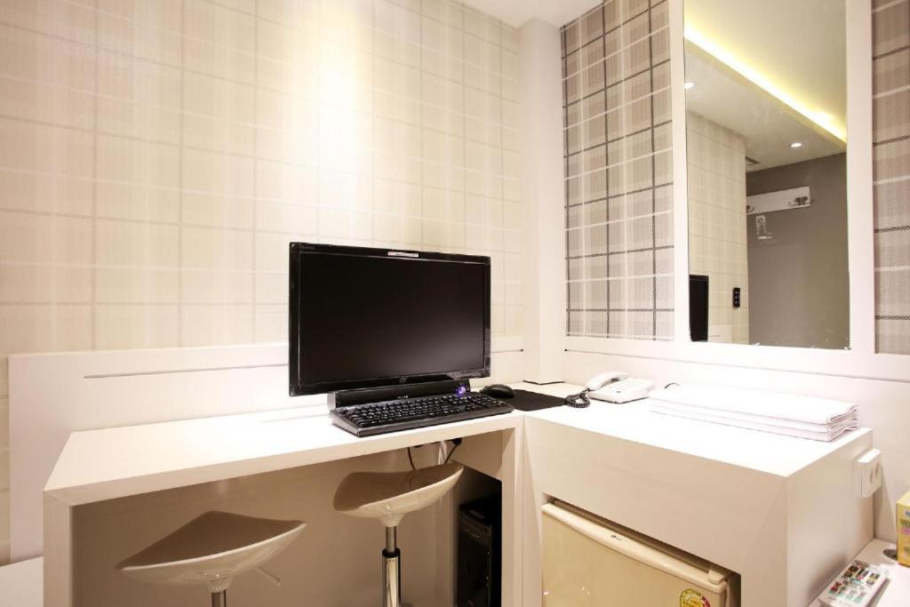 Shine Hotel Seoul Bagian luar foto